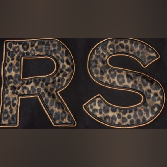 Michael Kors Cheetah Embroidered Graphic Logo Sweatshirt Size M NWT MSRP $128 - Picture 4 of 7